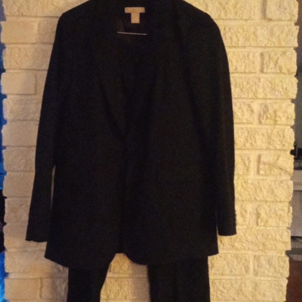 Brand new H&M business or Casual suit, matching blazer, pants, and a button down